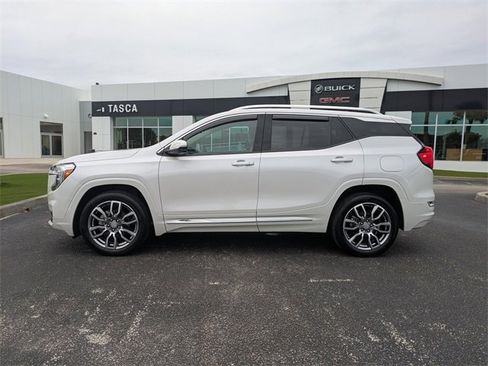 Used 2022 GMC Terrain Denali w/ Denali Premium Package image 7