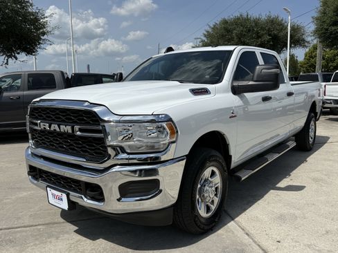 Used 2024 RAM 2500 Tradesman w/ Chrome Appearance Group AWD/4WD image 8