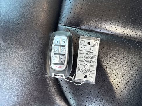Used 2023 Chrysler Pacifica Touring-L image 36