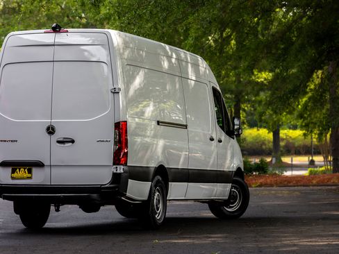 Used 2022 Mercedes-Benz Sprinter 2500 image 30