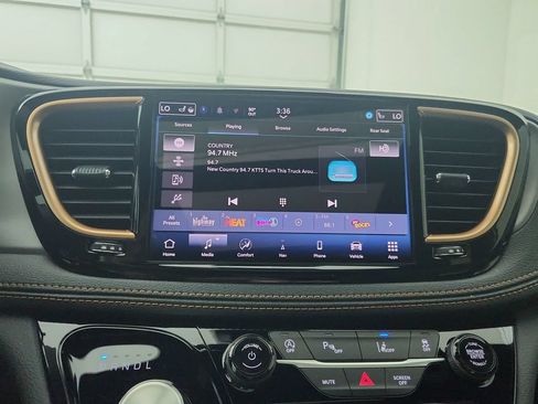 New 2027 Chrysler Pacifica Pinnacle w/ Theater Group AWD/4WD image 23
