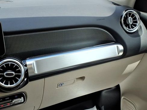 Used 2021 Mercedes-Benz GLB 250 image 24