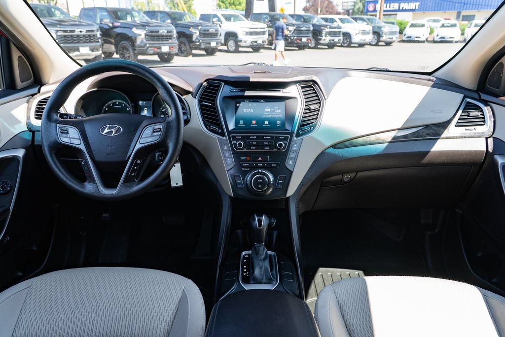 Used 2018 Hyundai Santa Fe SE AWD/4WD image 9