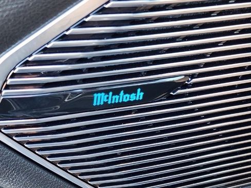 Used 2023 Jeep Grand Cherokee Overland w/ Luxury Tech Group IV image 9