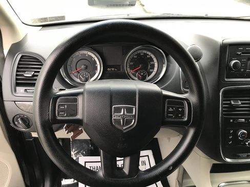 Used 2016 Dodge Grand Caravan SXT FWD image 12