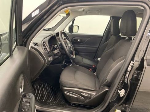 Used 2018 Jeep Renegade Altitude image 9