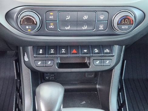 Used 2022 Chevrolet Colorado ZR2 image 18