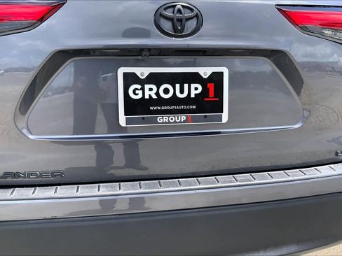 Used 2023 Toyota Highlander LE image 10