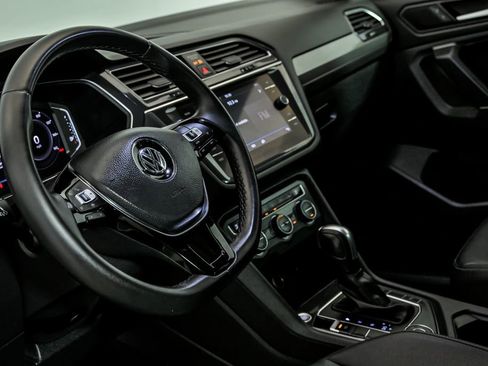 Used 2020 Volkswagen Tiguan SE image 14