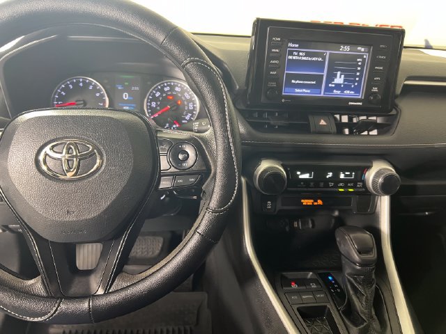 Used 2021 Toyota RAV4 LE FWD image 17