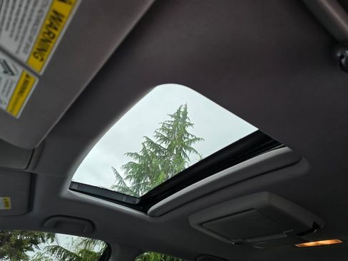 Used 2019 Honda Pilot Touring image 16