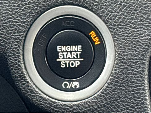 Used 2023 Dodge Charger SXT image 5