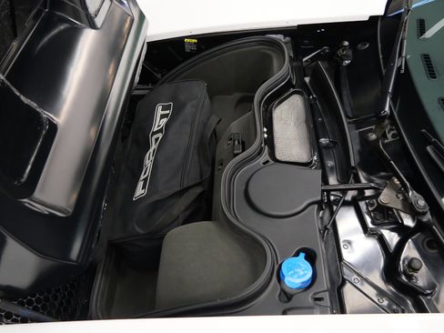Used 2005 Ford GT RWD image 17