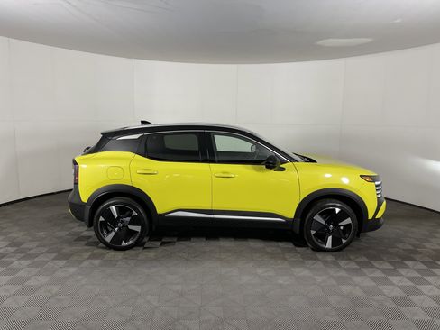 Used 2025 Nissan Kicks SR image 5