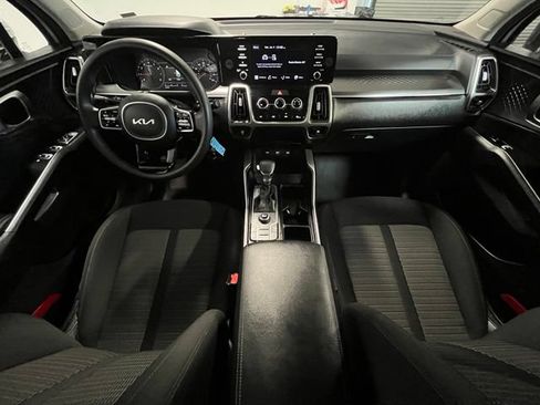 Used 2022 Kia Sorento LX FWD image 17