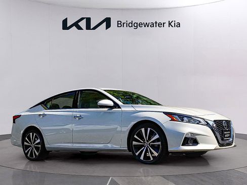 Used 2019 Nissan Altima 2.5 Platinum AWD/4WD image 2