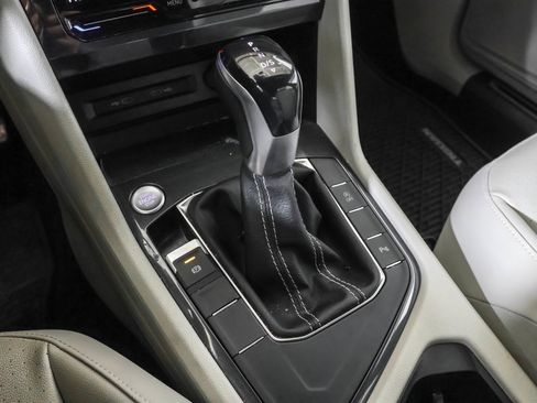 Used 2022 Volkswagen Tiguan SE R-Line image 31