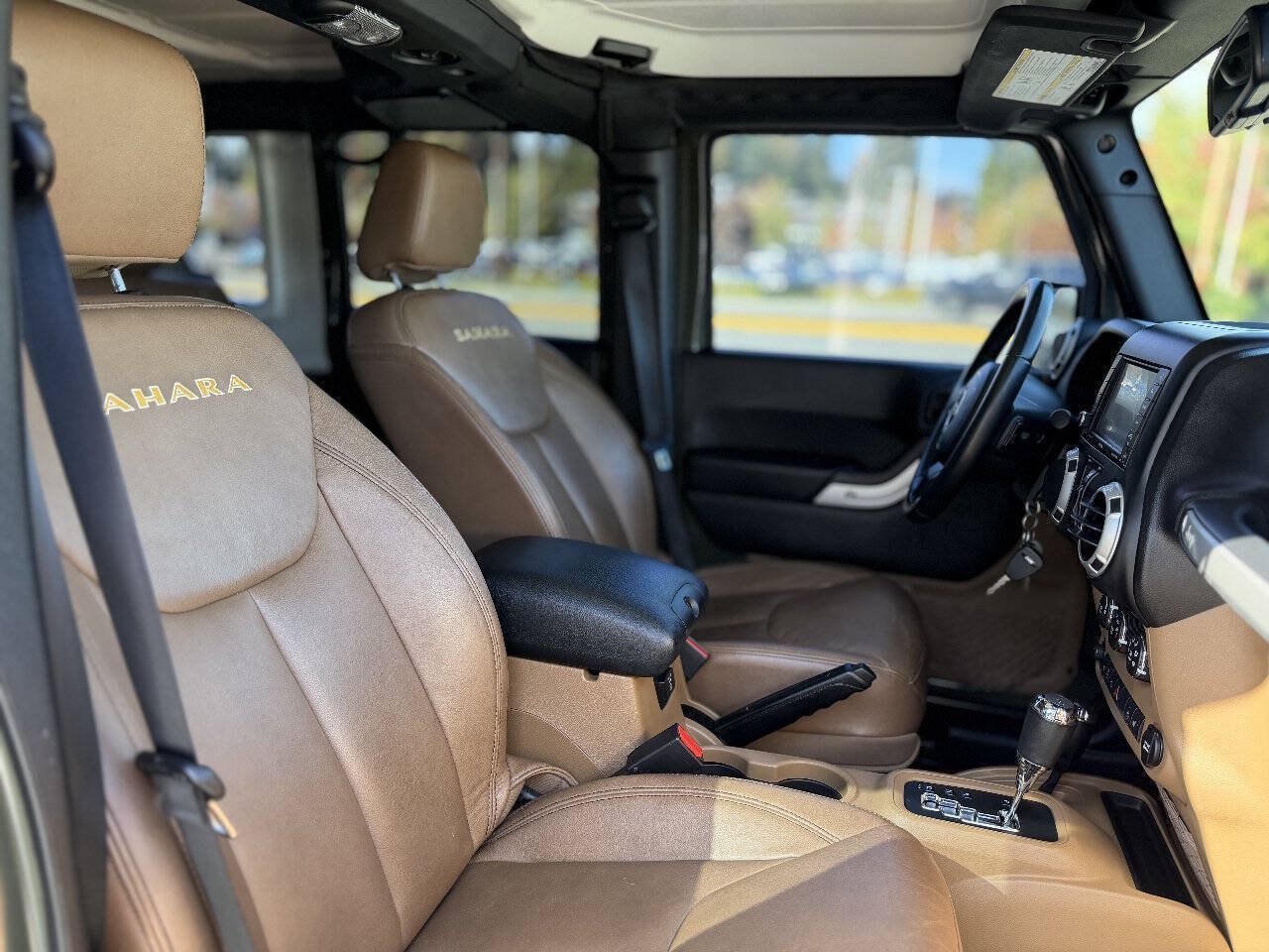 Used 2015 Jeep Wrangler Unlimited Sahara w/ Max Tow Package AWD/4WD image 20