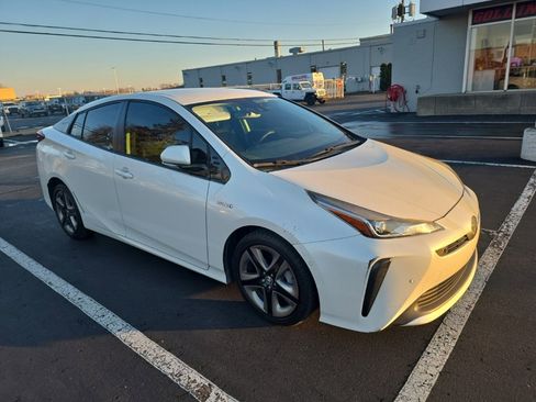 Used 2019 Toyota Prius XLE image 4