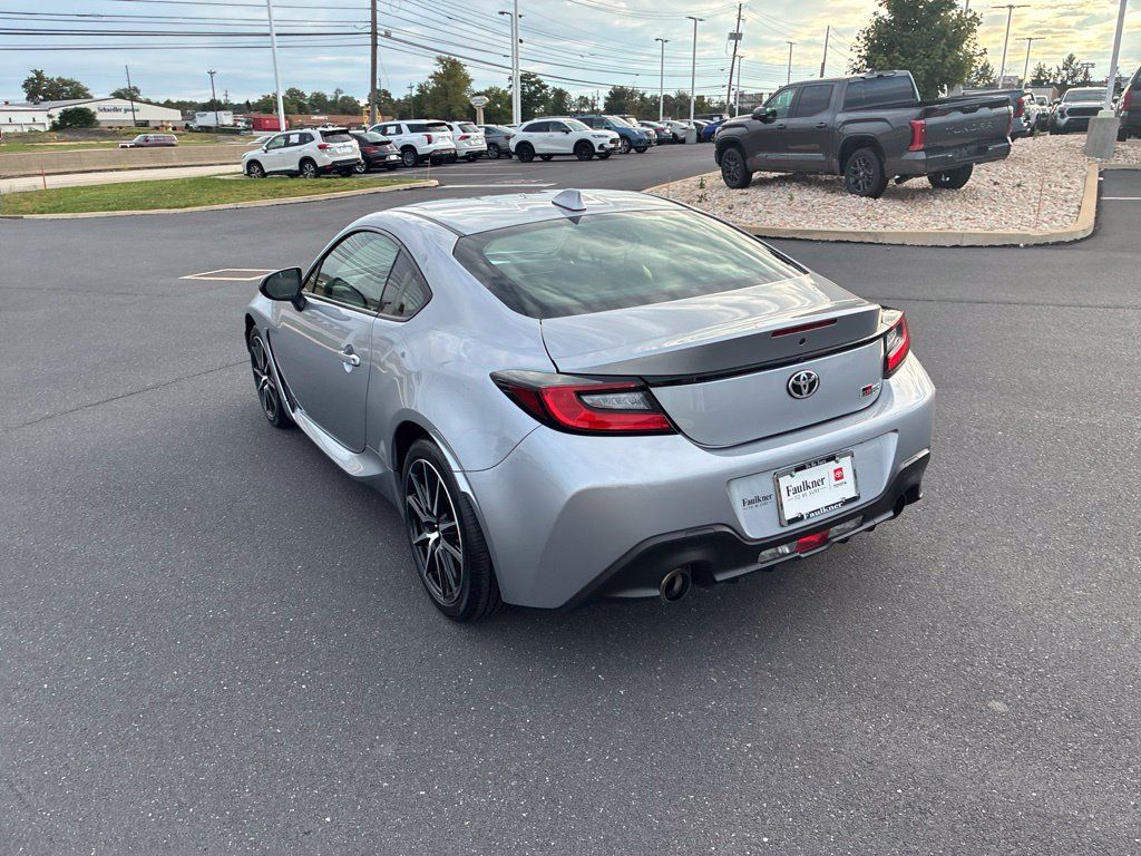 Used 2024 Toyota GR86 RWD image 12