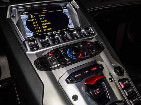 Used 2015 Lamborghini Aventador LP 700-4 image 27