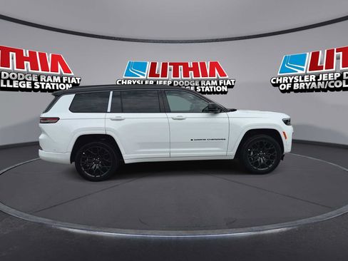 New 2026 Jeep Grand Cherokee L Summit w/ Obsidian Package AWD/4WD image 9