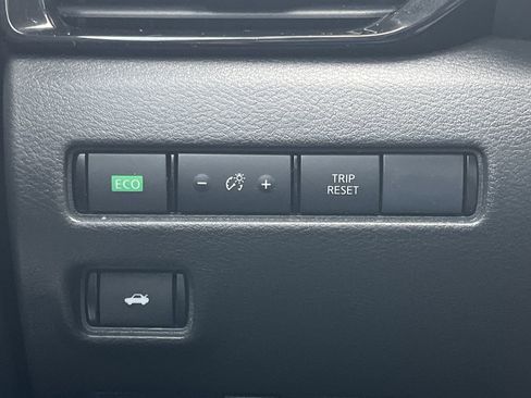 Used 2024 Nissan Sentra SR w/ SR Premium Package image 11