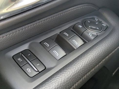 Used 2024 GMC Yukon XL Denali image 21