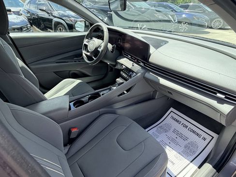 Used 2025 Hyundai Elantra SEL FWD image 21