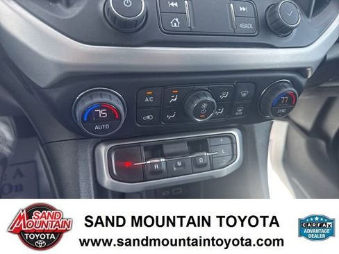 Used 2022 GMC Acadia SLT w/ Preferred Package image 24