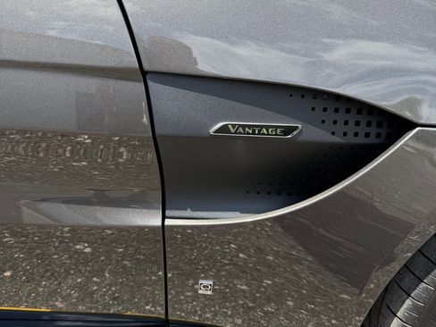 Used 2021 Aston Martin V8 Vantage Coupe image 18