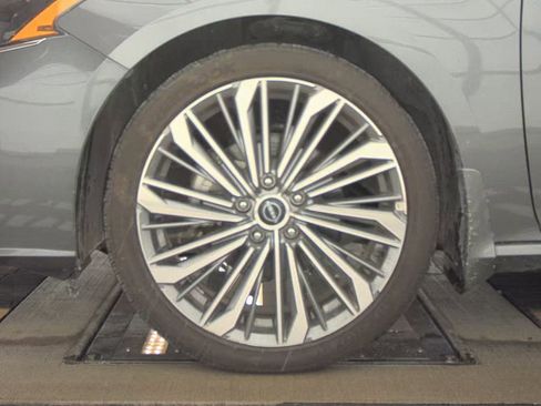 Used 2024 Nissan Altima 2.5 SL image 9