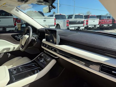 Certified 2023 Lincoln Aviator Black Label image 24
