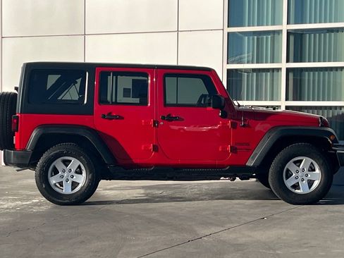 Used 2018 Jeep Wrangler Unlimited Sport S AWD/4WD image 3