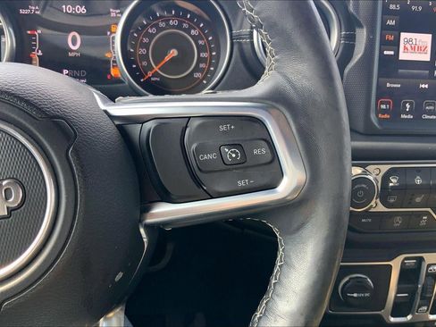 Used 2018 Jeep Wrangler Unlimited Sahara AWD/4WD image 18
