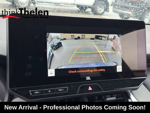 Used 2024 Toyota Venza XLE image 13