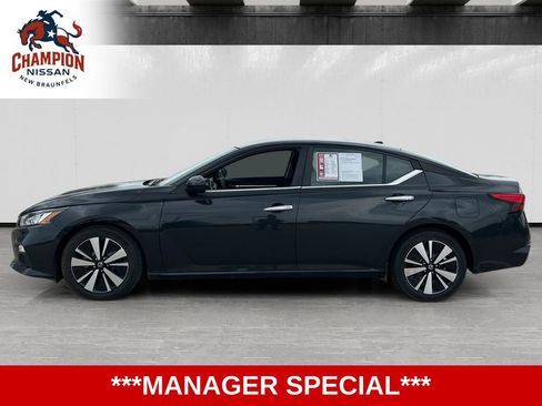 Used 2022 Nissan Altima 2.5 SV FWD image 2