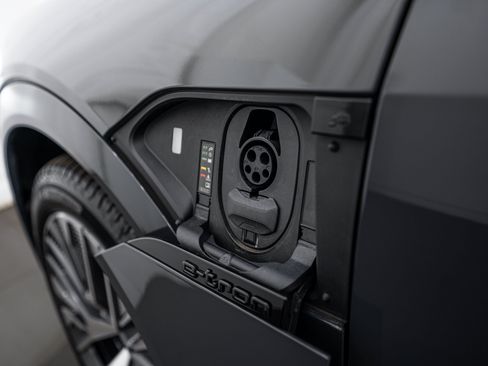 Used 2024 Audi Q8 e-tron Prestige w/ Prestige Package AWD/4WD image 19