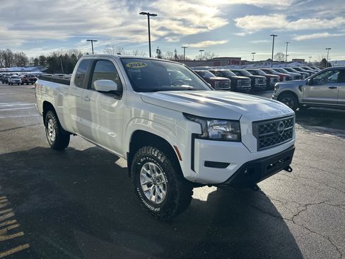 Used 2024 Nissan Frontier SV w/ Technology Package image 17