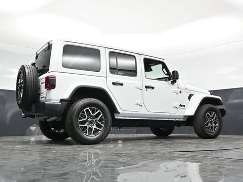 Used 2025 Jeep Wrangler Unlimited Sahara AWD/4WD image 51
