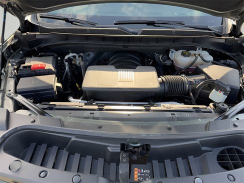 Used 2023 Chevrolet Suburban Premier image 9