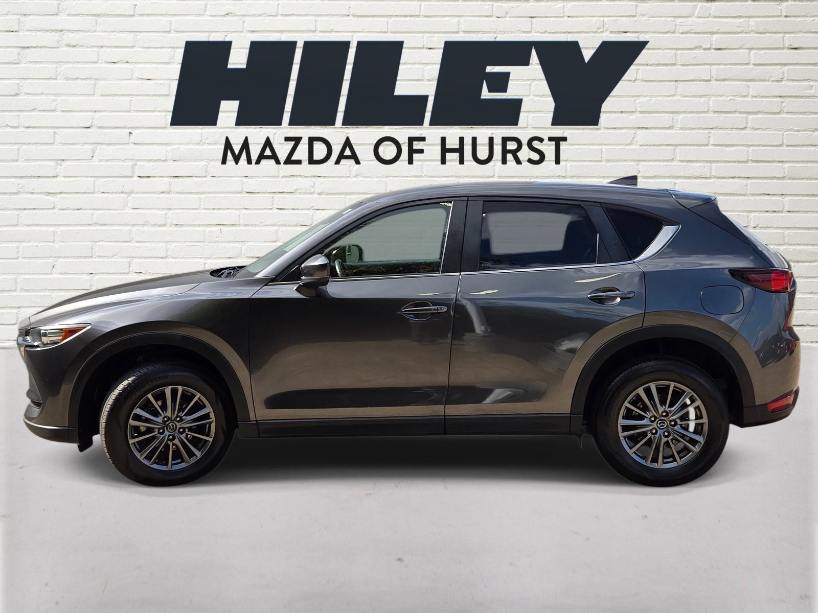 Used 2017 MAZDA CX-5 Touring w/ Preferred Equipment Package FWD image 4