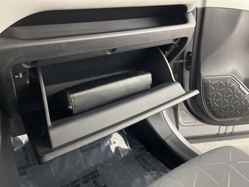 Used 2021 Toyota RAV4 XLE w/ Convenience Package FWD image 35