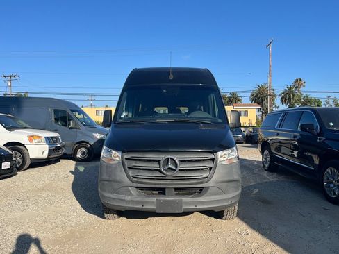 Used 2021 Mercedes-Benz Sprinter 3500 w/ Windows All Around Package image 2