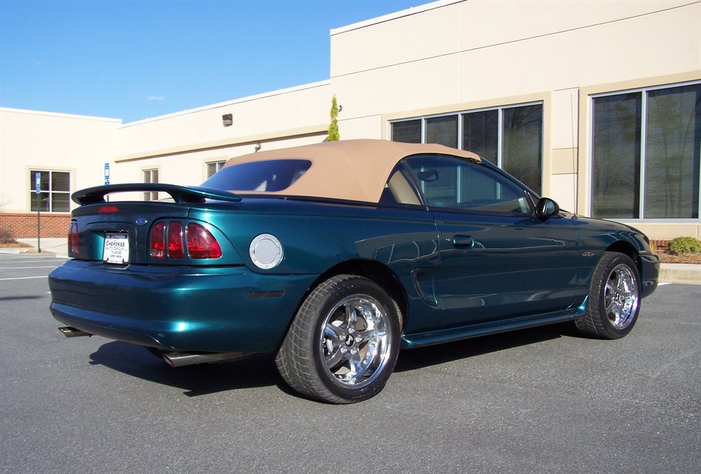 Used 1998 Ford Mustang GT RWD image 2