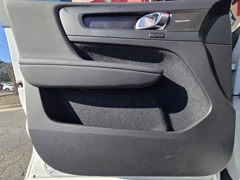 Used 2023 Volvo XC40 Recharge Ultimate image 17