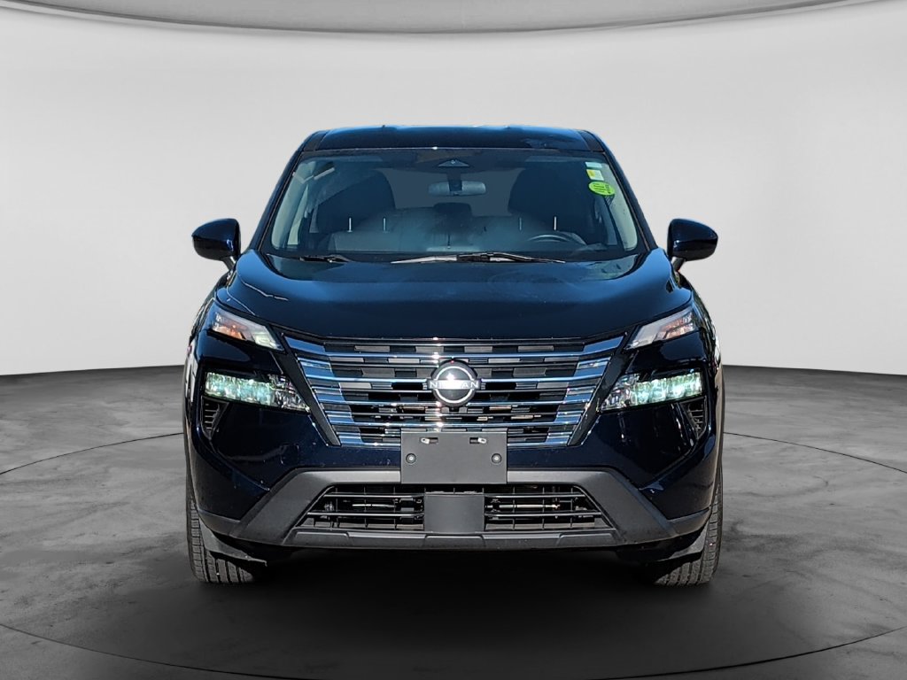 Used 2024 Nissan Rogue SV AWD/4WD image 2