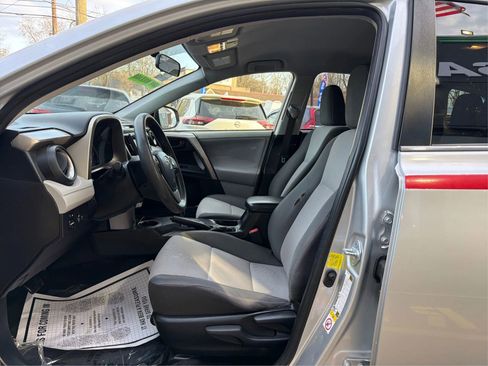 Used 2013 Toyota RAV4 LE image 9