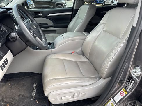 Used 2016 Toyota Highlander XLE image 9