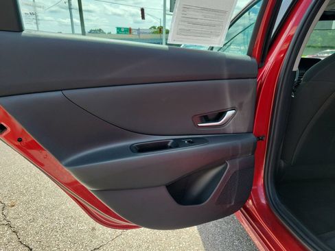 Used 2025 Hyundai Elantra SEL FWD image 14